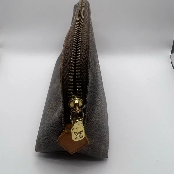 Louis Vuitton Cosmetic Monogram Pouch - Picture 3 of 16